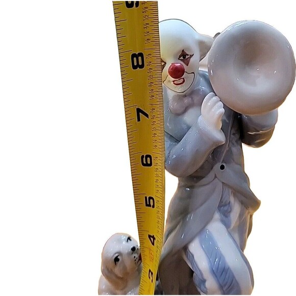Porcelain Smiling Circus Clown And Dog Figurine 8.75" Tall 4.25" Wide Blue White - Picture 9 of 10